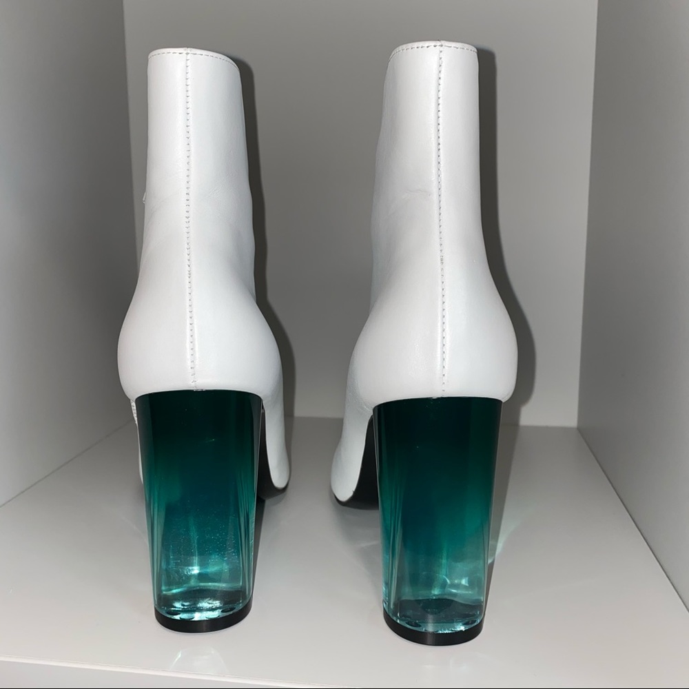 Brand new w/box Helena and Kristie White booties - Picture 6 of 14